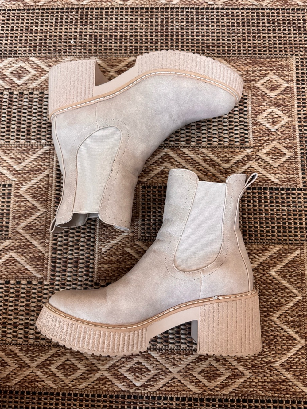 DOLCE VITA Tan Faux Leather Platform Ankle Boots Size 8 - Picture 2 of 6
